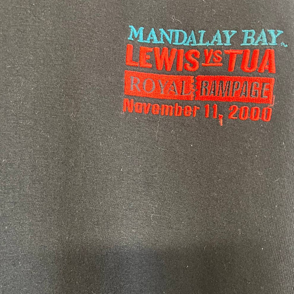 Y2K Mandalay Bay Las Vegas Casino Boxing Lewis vs Tua Sweatshirt - Picture 2 of 4
